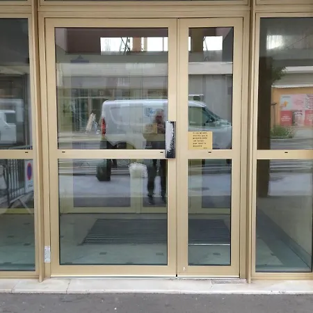 3p Centre La Reine Face A La Gare Reb B - Paris A 10mn * Bourg-la-Reine